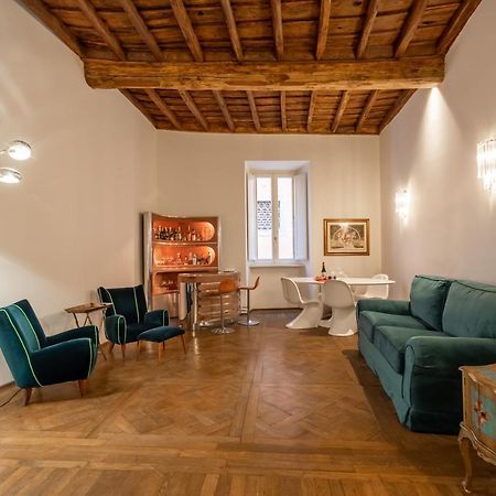 Chic And Style In Historical Via Giulia Apartment Рим Екстериор снимка