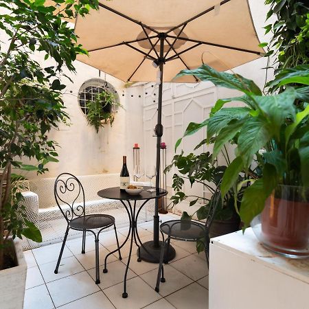 Chic And Style In Historical Via Giulia Apartment Рим Екстериор снимка