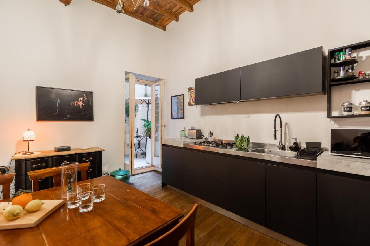 Chic And Style In Historical Via Giulia Apartment Рим Екстериор снимка