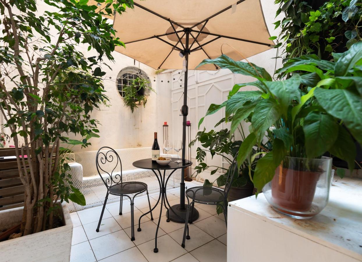 Chic And Style In Historical Via Giulia Apartment Рим Екстериор снимка