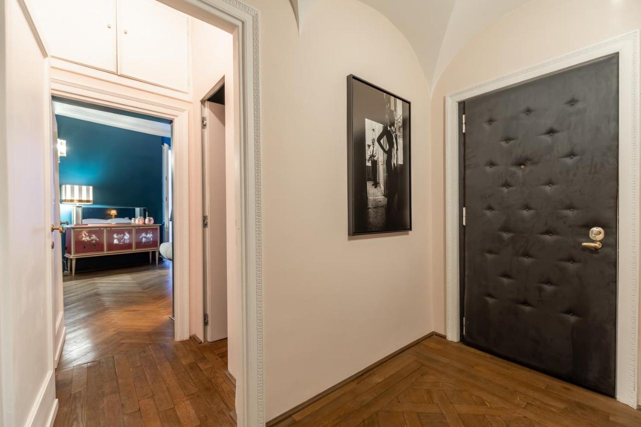 Chic And Style In Historical Via Giulia Apartment Рим Екстериор снимка