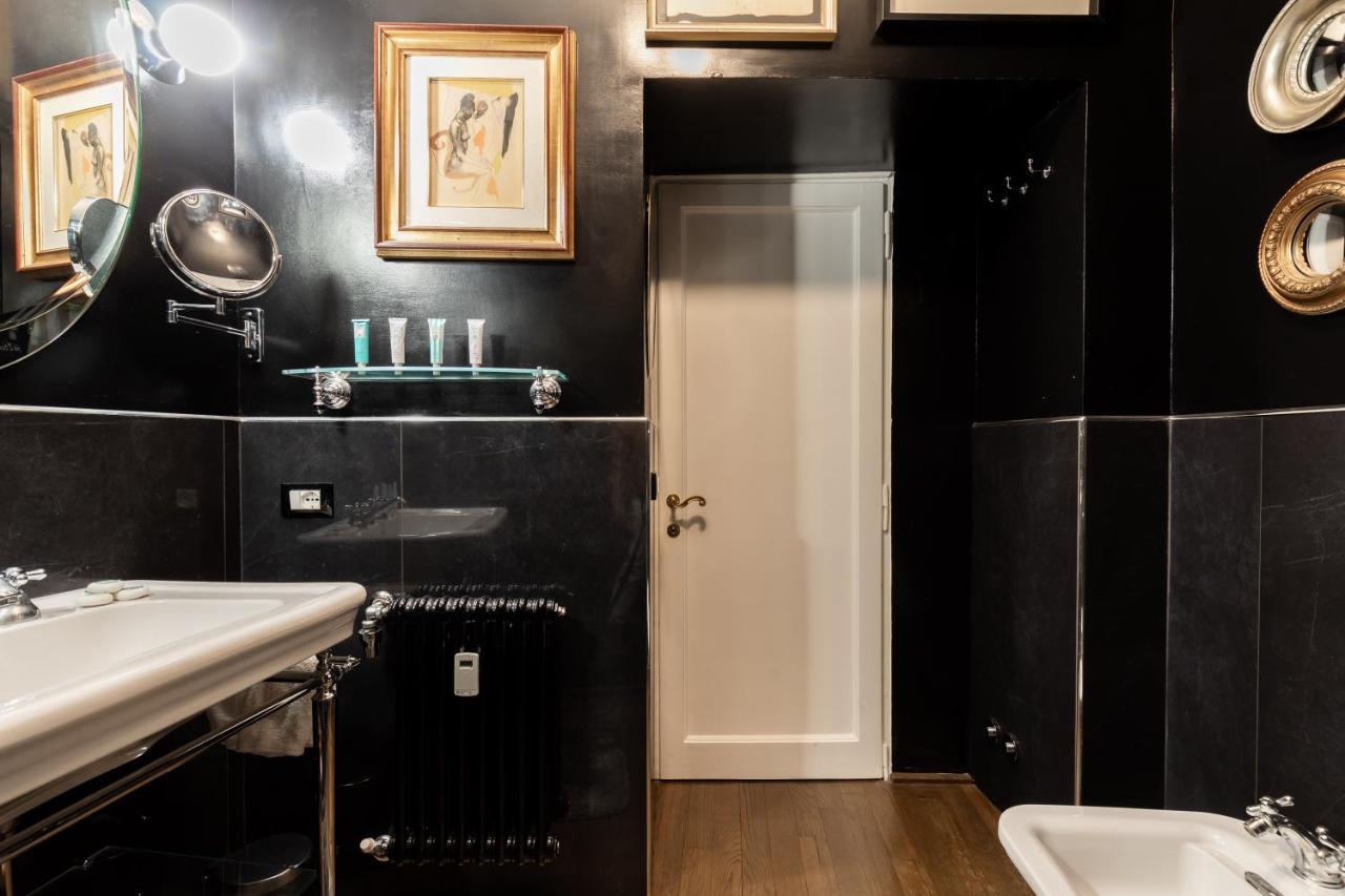 Chic And Style In Historical Via Giulia Apartment Рим Екстериор снимка