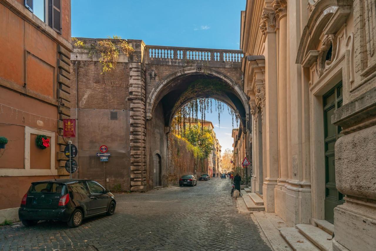 Chic And Style In Historical Via Giulia Apartment Рим Екстериор снимка