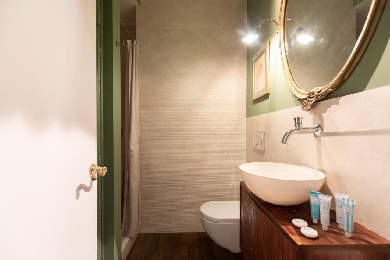 Chic And Style In Historical Via Giulia Apartment Рим Екстериор снимка