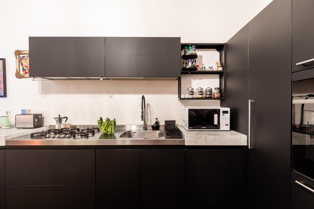 Chic And Style In Historical Via Giulia Apartment Рим Екстериор снимка