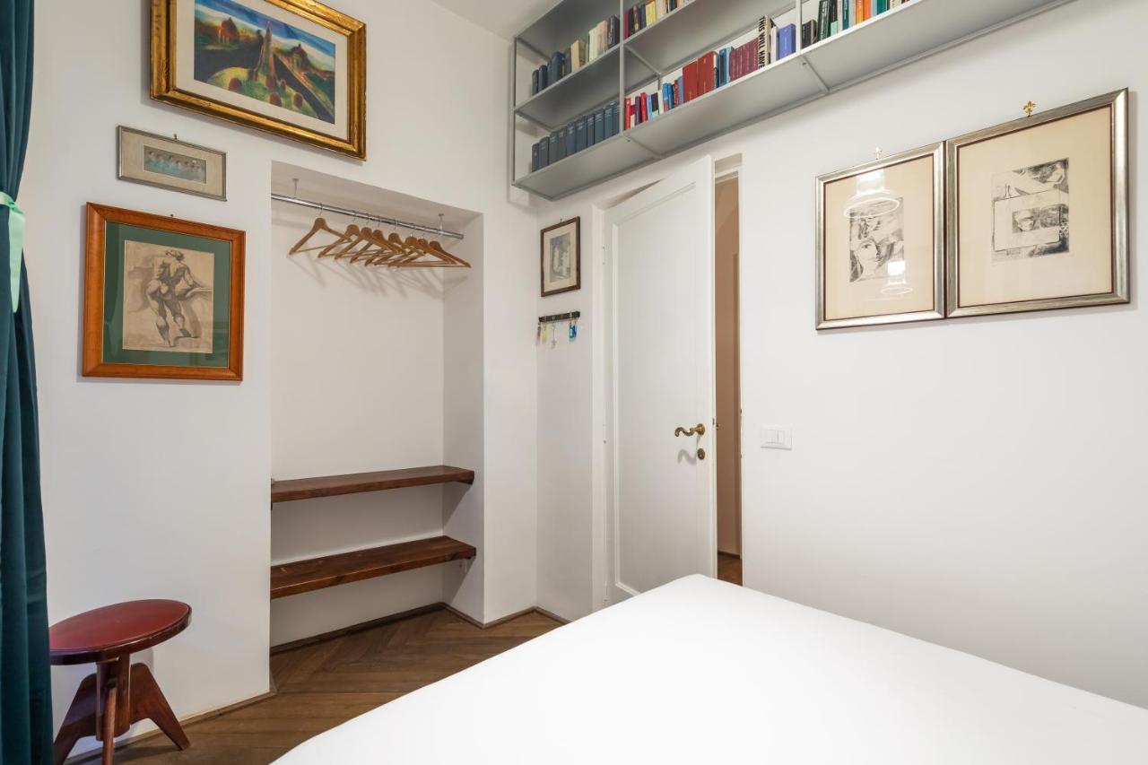 Chic And Style In Historical Via Giulia Apartment Рим Екстериор снимка