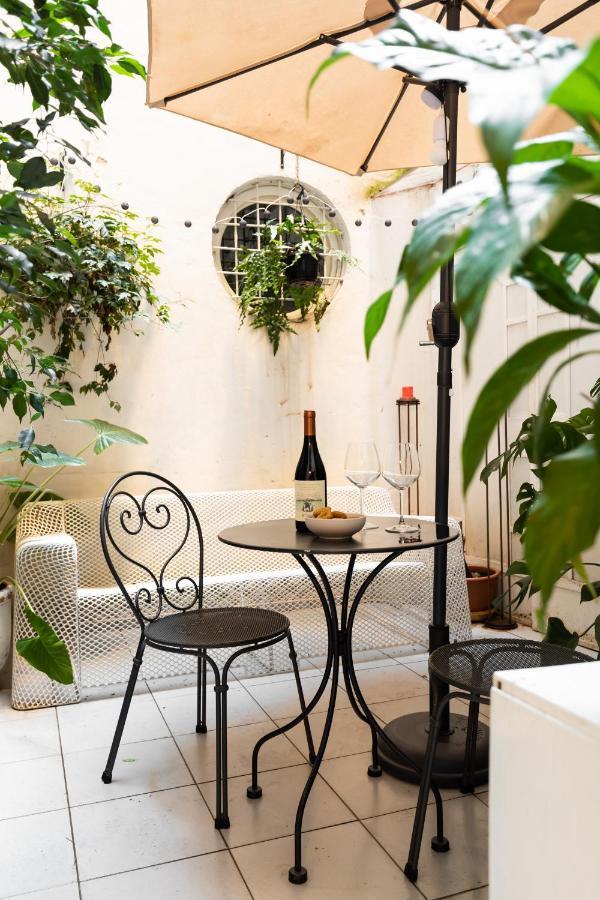 Chic And Style In Historical Via Giulia Apartment Рим Екстериор снимка