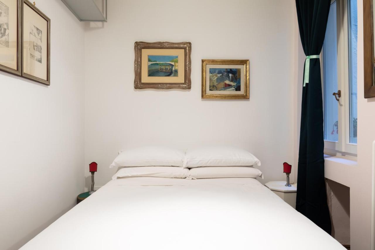 Chic And Style In Historical Via Giulia Apartment Рим Екстериор снимка