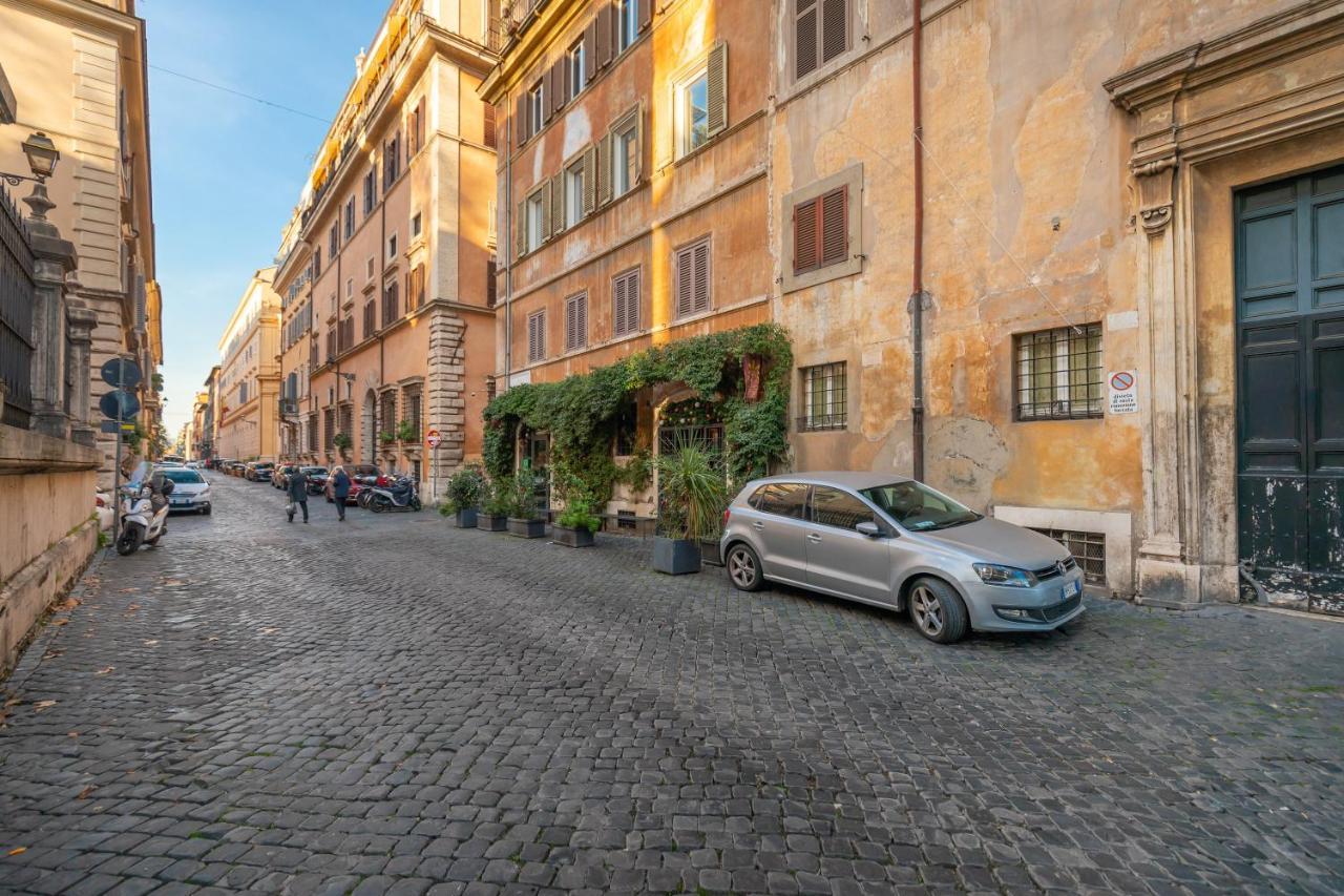 Chic And Style In Historical Via Giulia Apartment Рим Екстериор снимка