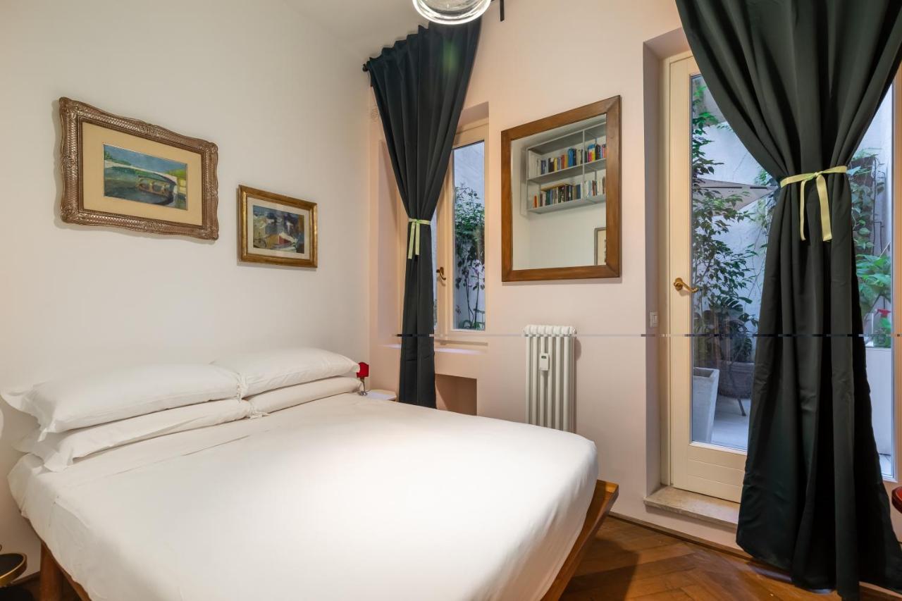 Chic And Style In Historical Via Giulia Apartment Рим Екстериор снимка